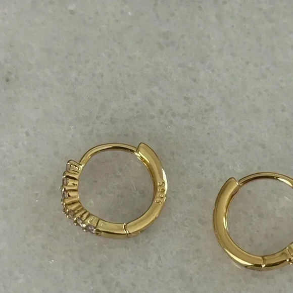 Gold Crystal Hoop Earrings Brand New - Picture 4 of 4